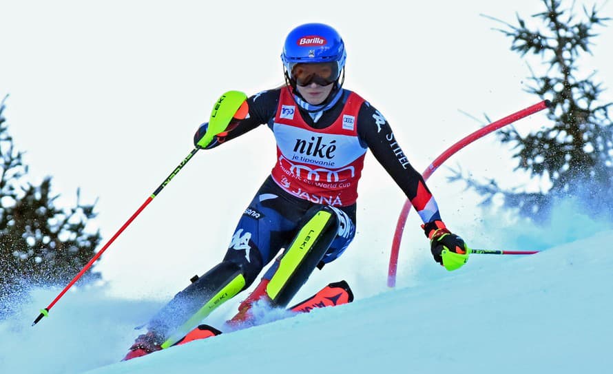 Americká lyžiarka Mikaela Shiffrinová sa usadila na čele po 1. kole nedeľného slalomu Svetového pohára. V Jasnej viedla po odjazdení ...