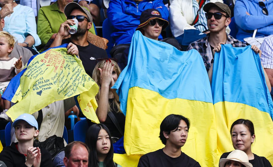 Ukrajinská tenistka Jelizaveta Kotľarovová (16), ktorá v prvom kole dievčenskej dvojhry na Australian Open podľahla ruskej súperke Vlade ...