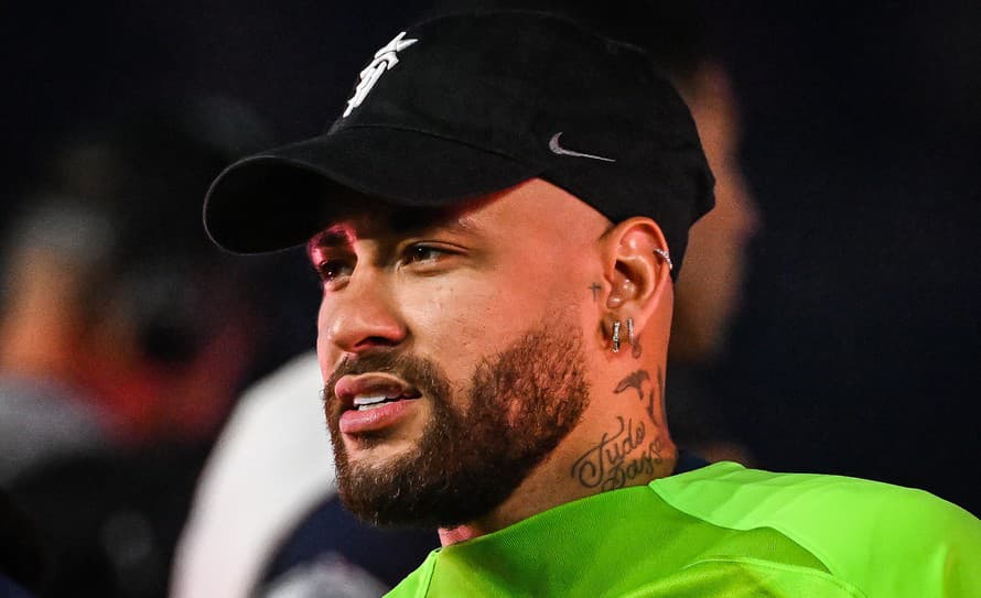 Brazílsky futbalista Neymar (31) schytal od fanúšikov studenú sprchu. Stačilo pridať na sociálne siete len jedno video a spustila sa ...