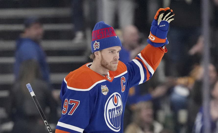 Kanadský hokejista Connor McDavid sa stal celkovým víťazom v súťažiach zručností v predvečer zápasu hviezd v zámorskej NHL.
