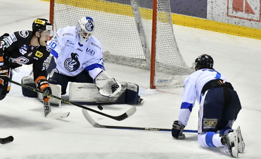 Hokejisti Popradu dosiahli v 42. kole Tipos extraligy ôsme víťazstvo za sebou a na čele tabuľky majú pred februárovou reprezentačnou ...