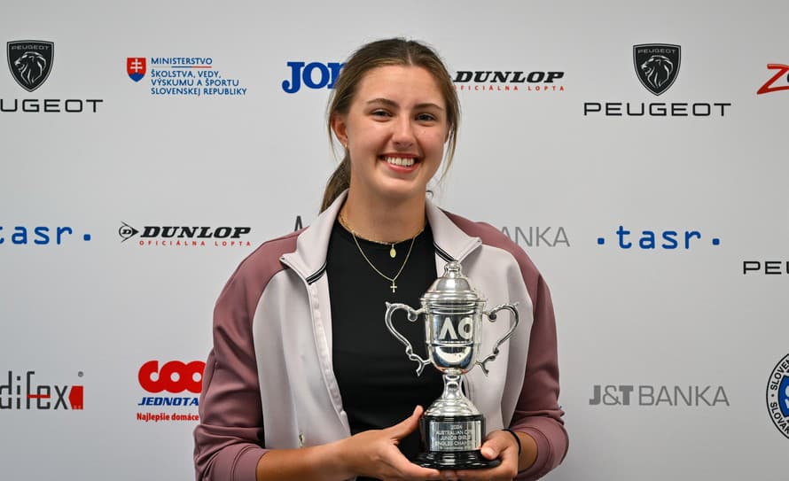 Slovenská tenistka Renáta Jamrichová triumfovala vo dvojhre junioriek na Australian Open napriek zraneniu.