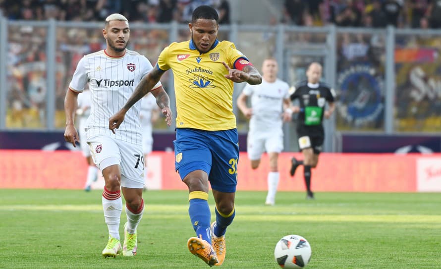 Kapitán panamskej futbalovej reprezentácie Eric Davis podpísal zmluvu s FC Košice s platnosťou do konca prebiehajúcej sezóny. 