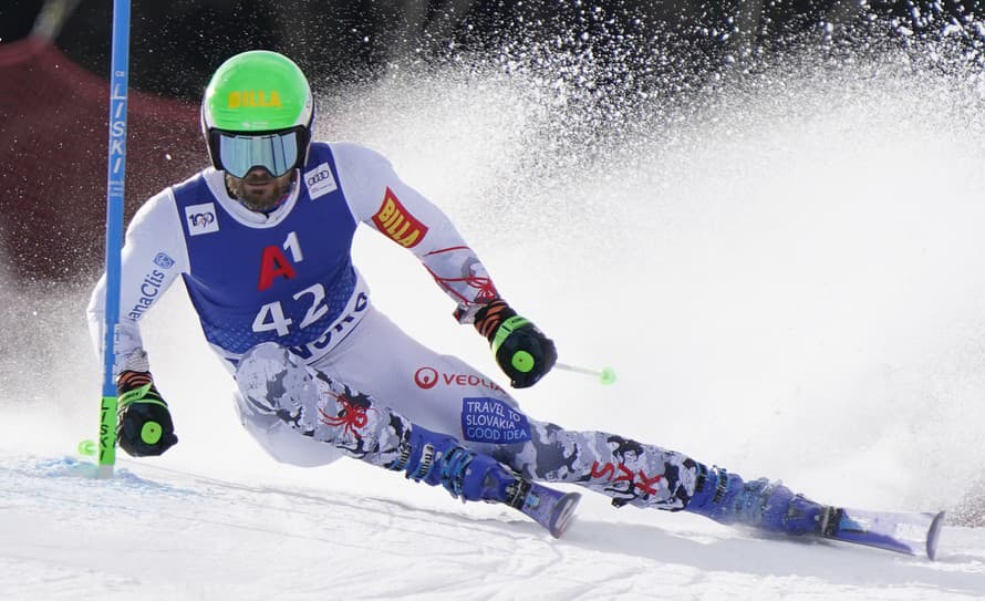 Švajčiar Marco Odermatt vyhral sobotňajší obrovský slalom svetového pohára alpských lyžiarov v Bansku. 