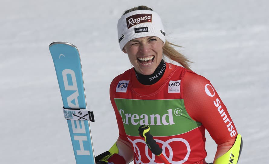 Švajčiarka Lara Gutová-Behramiová vyhrala sobotňajší obrovský slalom alpských lyžiarok v Soldeu. 
