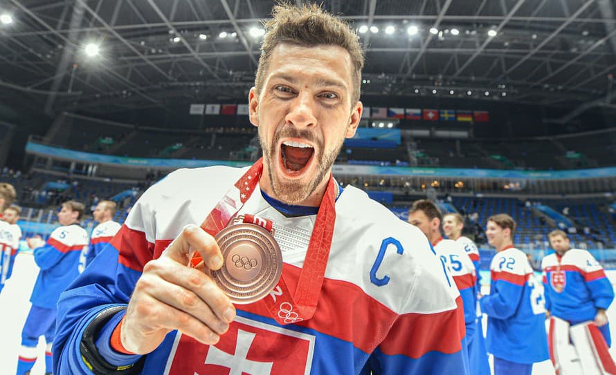 Útočník Marek Hrivík ako kapitán priviedol slovenskú hokejovú reprezentáciu k zisku historického bronzu na olympiáde v Pekingu. Toto ...