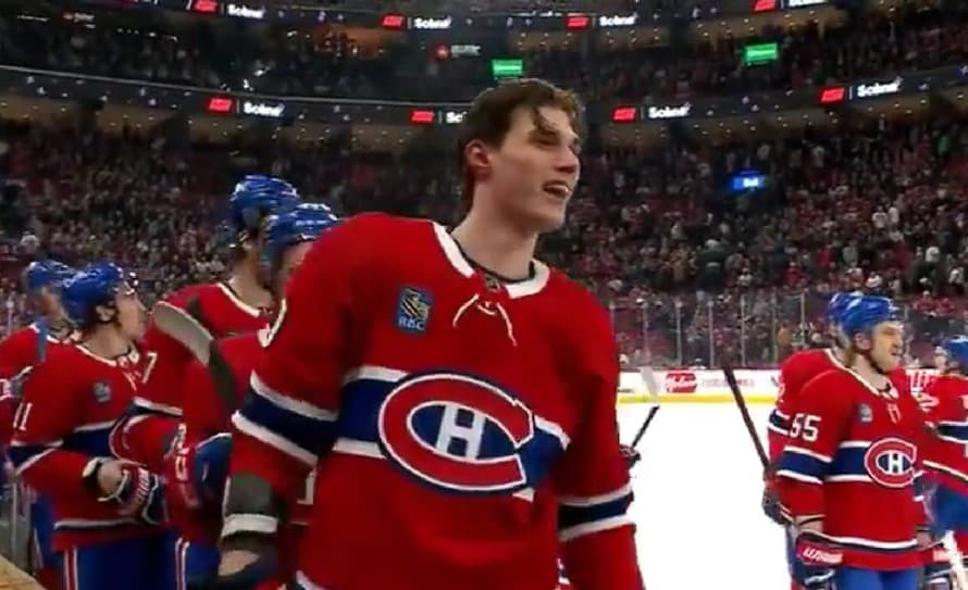 Tím Montreal Canadiens, v ktorom pôsobí slovenský útočník Juraj Slafkovský (19), podľahol v nočnom zápase celku Washington Capitals výsledkom ...