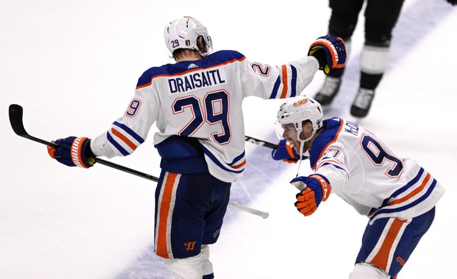 Hokejisti Minnesoty zvíťazili v noci na sobotu v zámorskej NHL na ľade Edmontonu 4:2 a už len dva body ich delia od postupových priečok ...