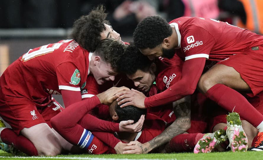 Futbalisti FC Liverpool sa rekordný desiatykrát v histórii stali víťazmi anglického Ligového pohára. V nedeľnom finále v londýnskom Wembley ...