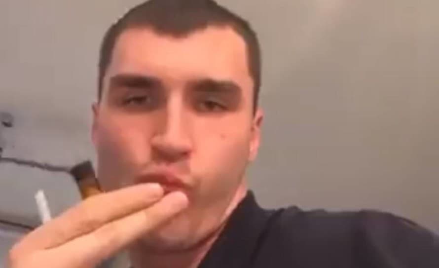 Slovenský hokejový útočník Adam Ružička (24) po kontroverznom videu najskôr zrušil svoj instagramový účet. Teraz z nového posiela tento ...