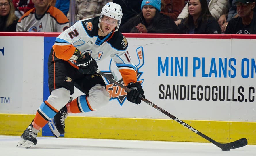 Opäť bodoval! Slovenský hokejový útočník Pavol Regenda (24) v AHL opäť bodoval.