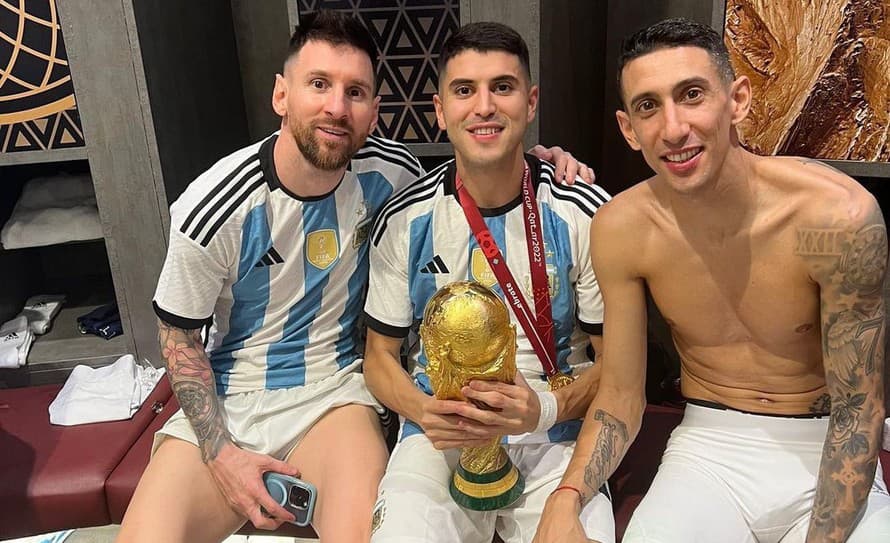 Futbal si užíva plnými dúškami. Argentínsky reprezentant Exequiel Palacios (25) sa v decembri tešil v Katare z titulu majstra sveta a ...