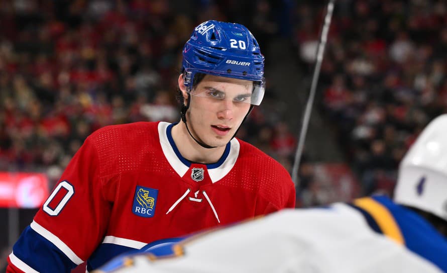Slovenský hokejový útočník Juraj Slafkovský (19) spôsobil znepokojenie v tábore fanúšikov Montrealu Canadiens. Čo sa stalo?