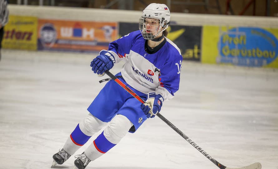 Talentovaná slovenská hokejistka Nela Lopušovaná (16) opäť predviedla niečo zo svojho streleckého umenia.