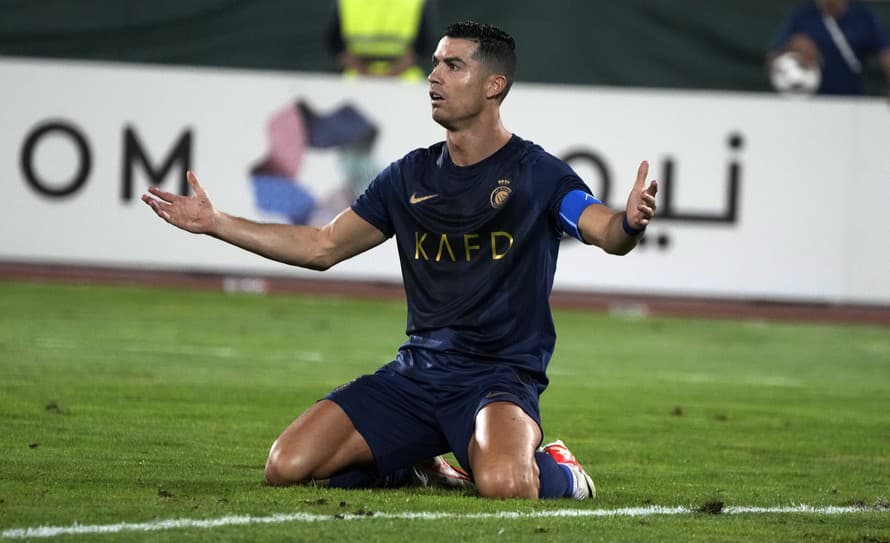 Portugalský futbalista Cristiano Ronaldo (39) je najväčšou hviezdou saudskoarabskej ligy, čo mu vie znepríjemňovať život. Fanúšikovia ...