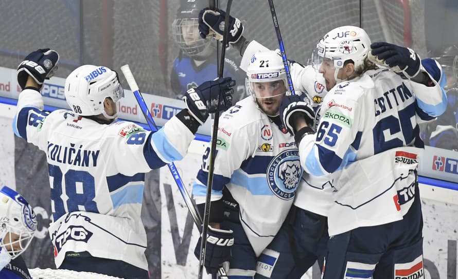Hokejisti HK Nitra zvíťazili v druhom súboji štvrťfinále play off Tipos extraligy na ľade HK Poprad 5:1 a sériu hranú na štyri víťazné ...