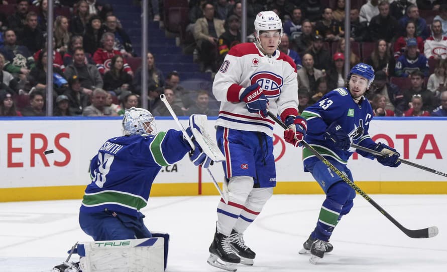 Slovenský hokejista Juraj Slafkovský strelil v noci na piatok svoj 15. gól v prebiehajúcej sezóne NHL, jeho Montreal však prehral na ...