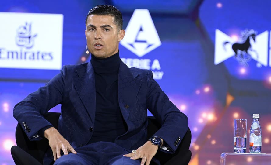 Portugalský futbalista Cristiano Ronaldo (39) prerástol aj futbalové štadióny a stal sa globálnou hviezdou. Všetko, čo zverejňuje na ...