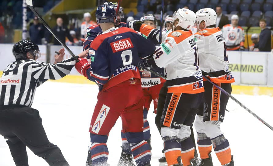 Hokejisti Zvolena po troch prehrách zvládli štvrtý štvrťfinálový duel play off Tipos extraligy s Michalovcami. Na svojom ľade vyhrali ...