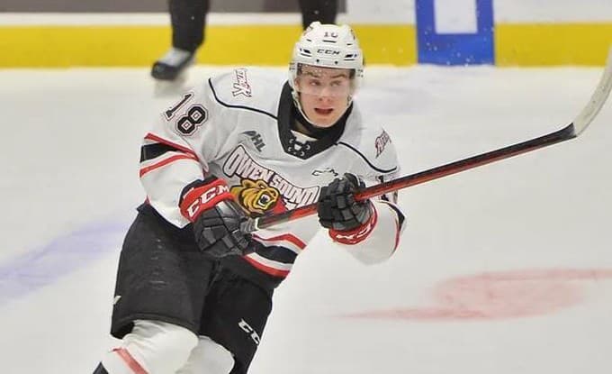 Slovenský hokejista Dalibor Dvorský bodoval aj v štvrtom zápase play off v kanadskej juniorskej súťaži OHL. 