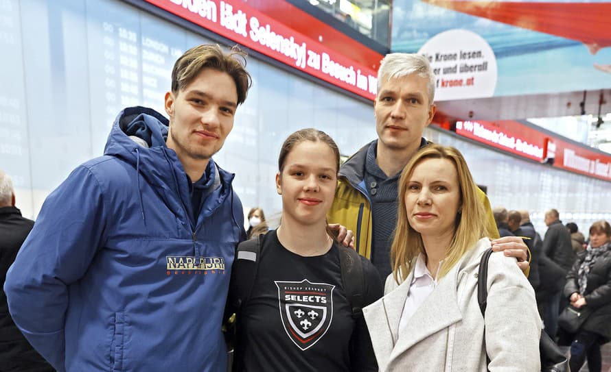 Nela Lopušanová (16) od leta minulého roka študuje a hrá hokej v americkom Rochestri na strednej škole Bishop Kearney.