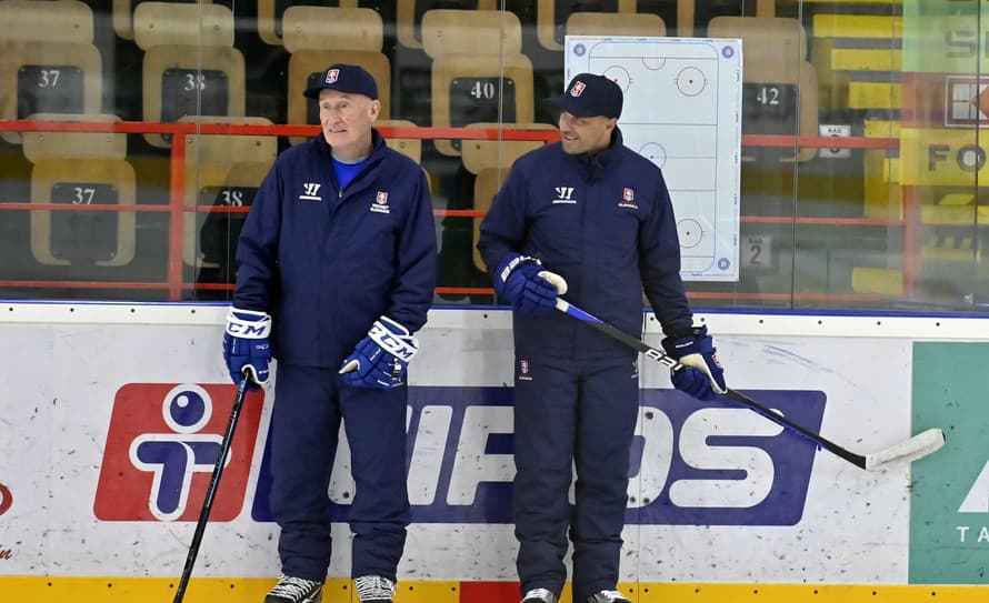 Tréner slovenskej hokejovej reprezentácie Craig Ramsay urobil pred druhým týždňom prípravy na MS tri zmeny v kádri.