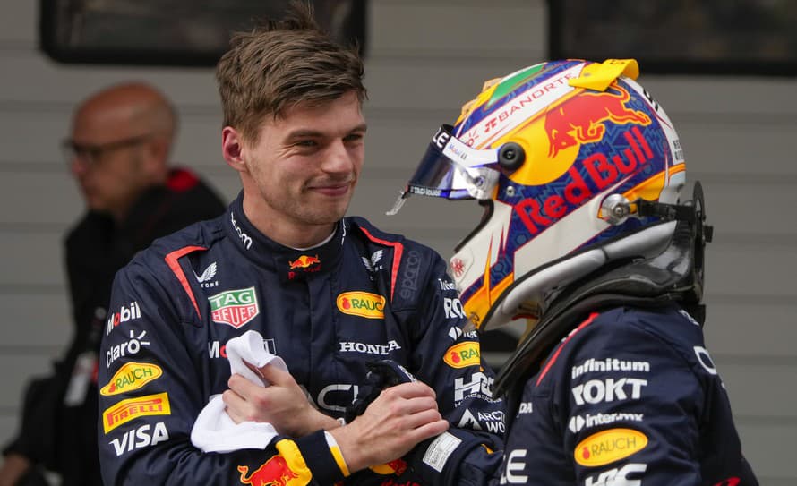  Holandský pilot F1 Max Verstappen z Red Bullu si vyjazdil pole position na Veľkej cene Číny. V sobotňajšej kvalifikácii dosiahol čas ...
