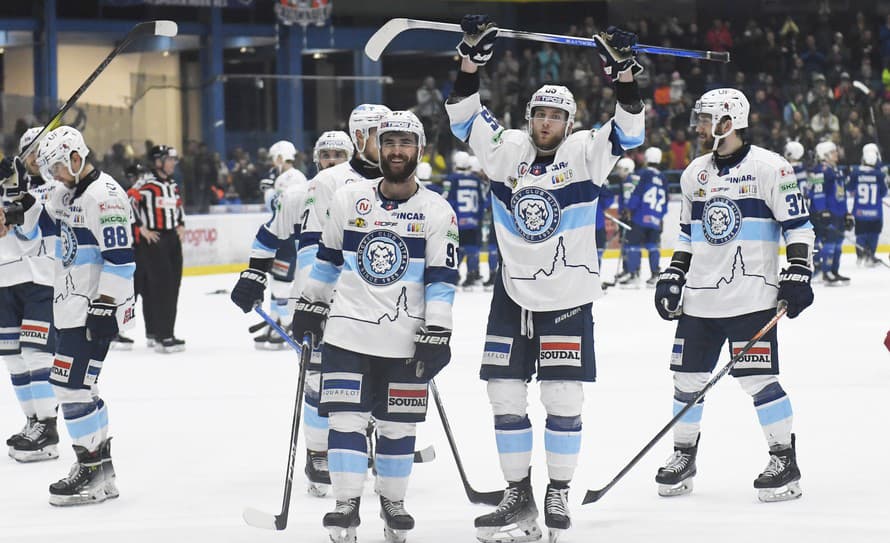Finálová séria sa presunula pod Zobor. Hokejisti Nitry privítali v treťom finálovom zápase play off hokejovej extraligy doma Spišskú ...