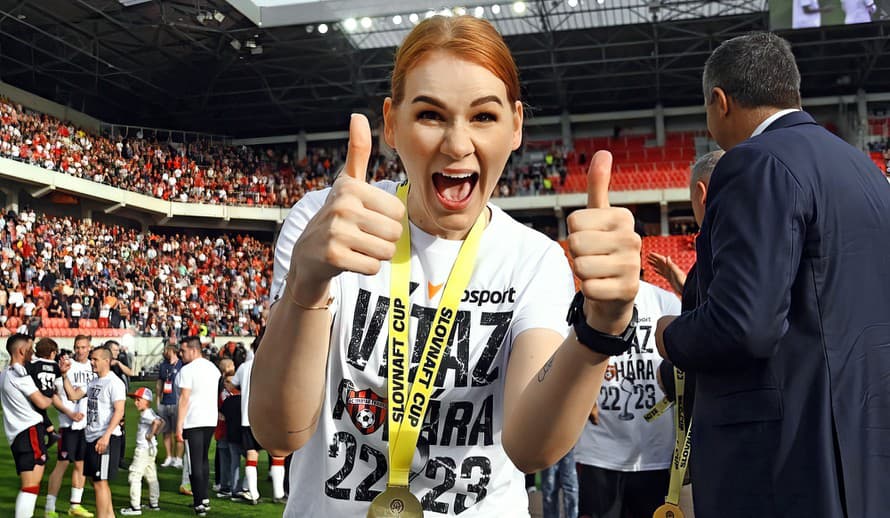 V máji to budú štyri roky, čo vstúpila do FC Spartak Trnava krásna fyzioterapeutka Lenka Jurišičová (29). 