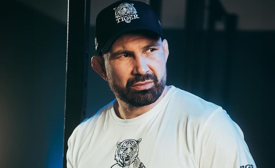 Podporovatelia sa mu otáčajú chrbtom! Legendárny slovenský MMA bojovník Attila Végh (38) prišiel počas uplynulých týždňov o troch veľkých ...