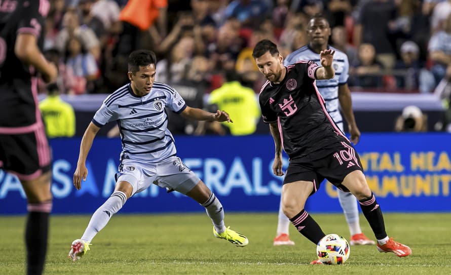Argentínsky futbalista Lionel Messi zariadil triumf Interu Miami na pôde New England Revolution 4:1 v zámorskej MLS. V nočnom zápase ...