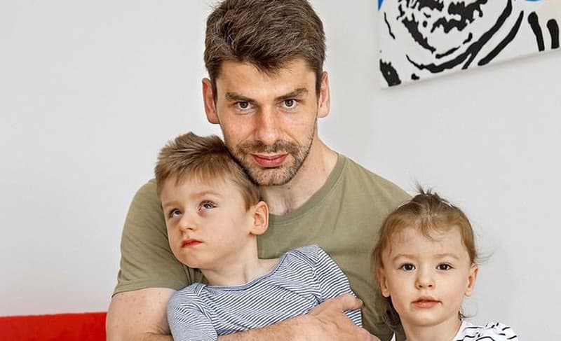 Slovenský hokejový obranca Juraj Valach (35), ktorý pred siedmimi rokmi prišiel o mamičku svojich dvoch detí, bol po skončení aktuálnej ...
