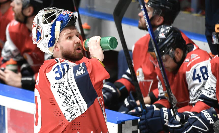 Hokejový klub HC Slovan Bratislava si uplatnil opciu a podpísal s brankárom Denisom Godlom zmluvu na nasledujúcu sezónu 2024/25.