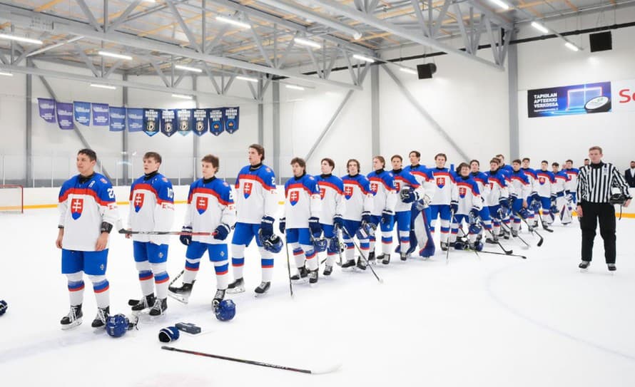 Slovenskí hokejisti do 18 rokov budú hrať na MS vo Fínsku o bronz. V sobotnom semifinále prehrali s tímom USA jednoznačne 2:7, keď ich ...