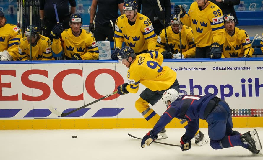 Švédski hokejisti vstúpili víťazne do B-skupiny 78. MS, keď v šlágri ostravskej skupiny zdolali USA 5:2. Severania v úvodnej polovici ...
