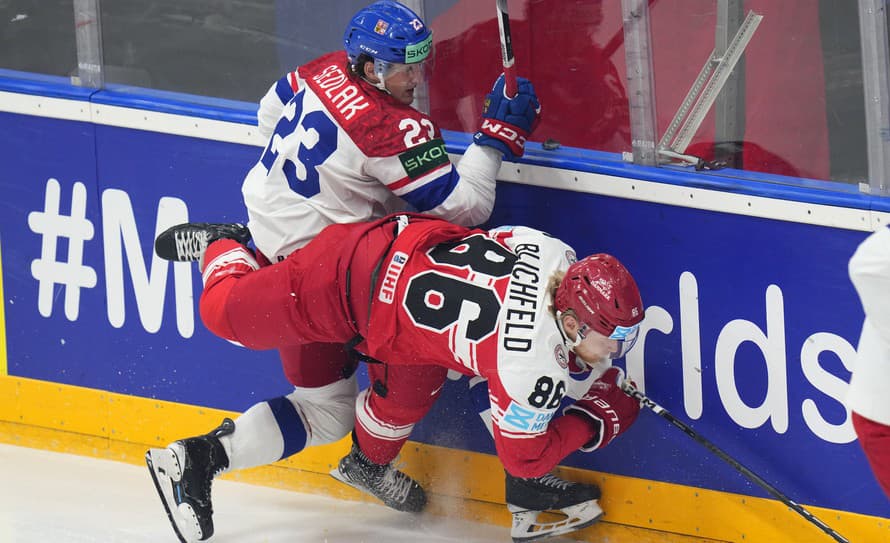 Českí hokejisti zvíťazili v stredajšom zápase A-skupiny domácich MS nad Dánskom 7:4.