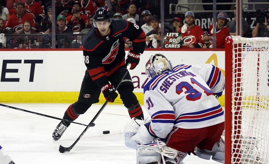 Hokejisti New Yorku Rangers sa prebojovali do finále Východnej konferencie zámorskej NHL.