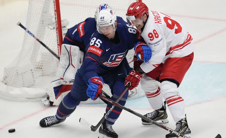 Hokejisti USA zvíťazili nad Poľskom 4:1 v piatkovom zápase slovenskej B-skupiny MS v Ostrave. 