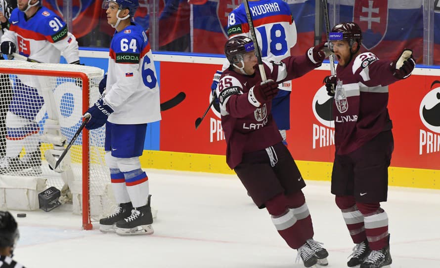 Slovenskí hokejoví reprezentanti prehrali vo svojom šiestom zápase v ostravskej B-skupine MS s Lotyšskom 2:3 po samostatných nájazdoch ...