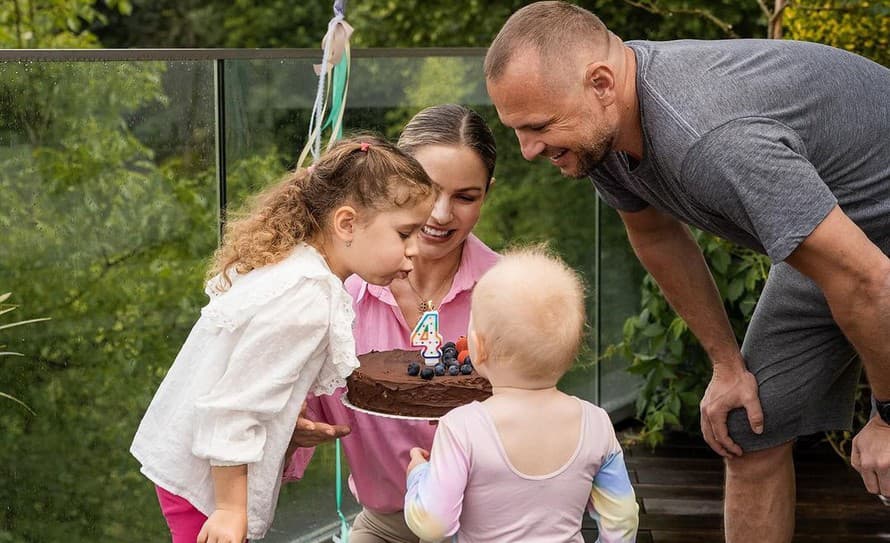 Pohoda v rodinnej vile, trampolína ako darček i dojemné vyznanie! Bývalý skvelý hokejista Marián Gáborík (42) spolu s manželkou Ivanou ...