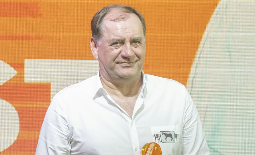 Najlepším trénerom slovenskej ligy sa v ankete Jedenástka sezóny opäť stal Vladimír Weiss st. (59).