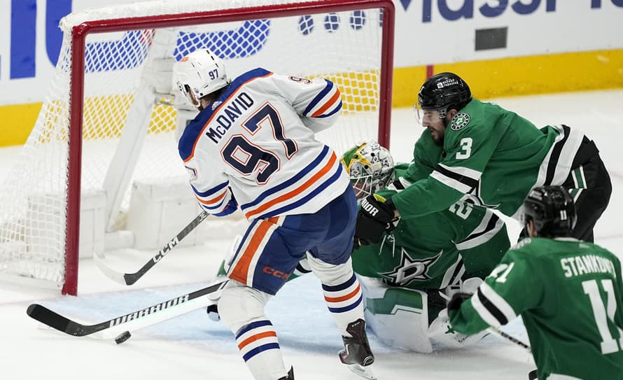 Hokejisti Edmontonu zvíťazili vo štvrtom zápase finále Západnej konferencie NHL nad Dallasom 5:2 a sériu hranú na štyri víťazné zápasy ...