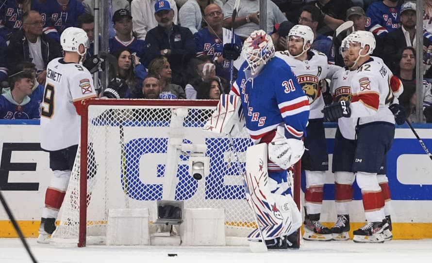 Hokejisti Floridy zvíťazili v piatom zápase finále Východnej konferencie NHL na ľade New Yorku Rangers 3:2. V sérii hranej na štyri víťazné ...