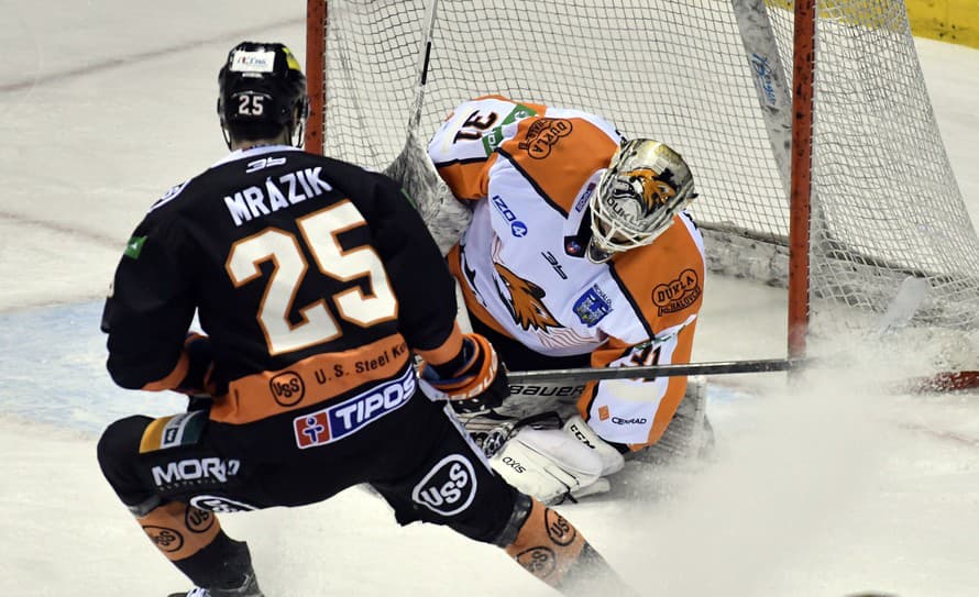 Slovenský hokejový útočník Michal Mrázik sa dohodol na dvojročnej zmluve s extraligovým klubom HK Poprad. 