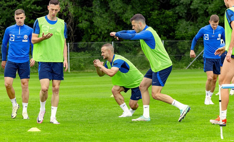 Ako pred každým šampionátom aj pred týmto sa slovenská futbalová reprezentácia pripravuje v Rakúsku. Nachádza sa na týždennom tréningovom ...