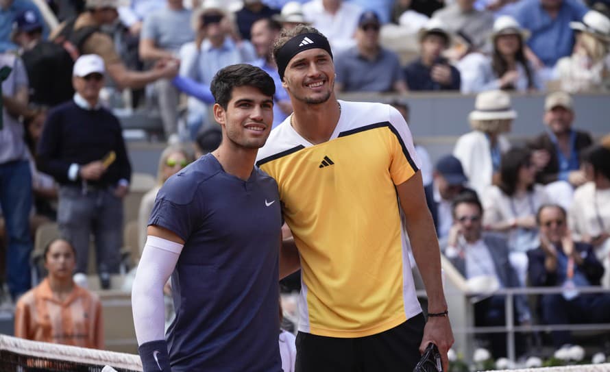 Nemecký tenista Alexander Zverev sa v utorok odhlásil z prebiehajúceho turnaja ATP v Stuttgarte. Urobil tak dva dni po finálovom zápase ...