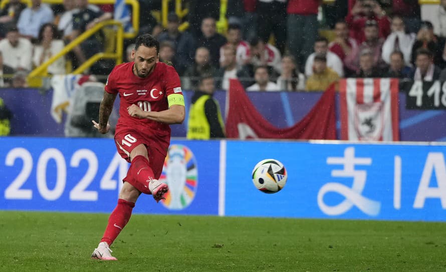 Futbalisti Turecka zvíťazili nad Gruzínskom 3:1 v 1. kole základnej F-skupiny na ME v Nemecku. O ich úspešnom vstupe do turnaja rozhodol ...