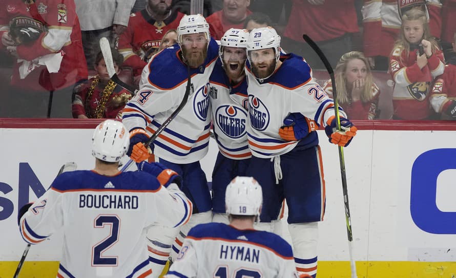 Hokejisti Edmontonu Oilers zvíťazili v piatom finále play off NHL na ľade Floridy Panthers 5:3 a stav série znížili na 2:3.