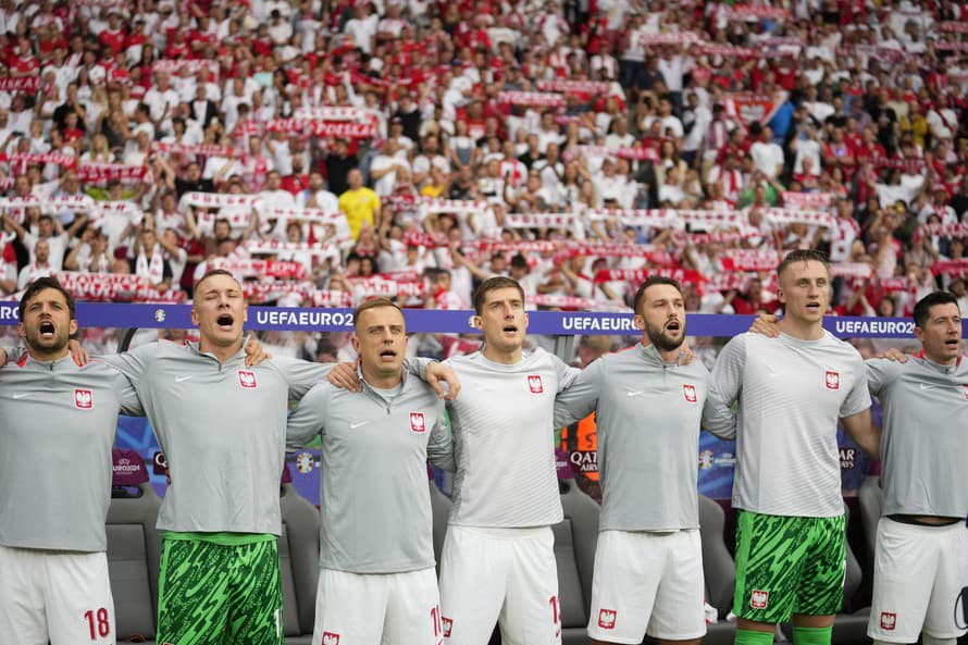 Poľsko na európskom šampionáte nepodalo doposiaľ presvedčivé výkony. Po dvoch zápasoch pri našich severných susedoch svieti 0 bodov. ...