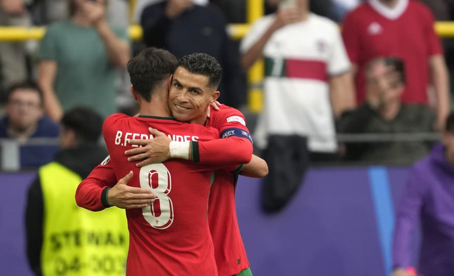 Portugalskí futbalisti si zaistili postup do osemfinále ME v Nemecku.
